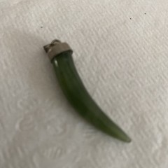 VTG 1950s Natural Jade Horn Tusk Pendant Silver Tone Bail Classy Retro ✳️