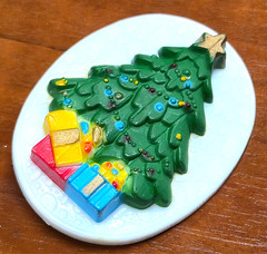Vintage 80’s Hong Kong Festive Christmas Tree Holiday Pin / Brooch