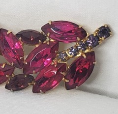 Vtg Leaf Brooch Pin Pink Purple Rhinestones Gold Tone Prong Set Faceted Stones