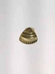 Vintage Gold Tone Thin Metal Shell Shape Scarf Clip 1 1/2″. Retro Style. Hinged.