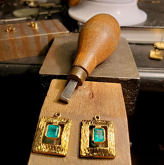 Original EARTH MINED EMERALD Deco Design Earrings Vintage Style Dangles 14K GOLD