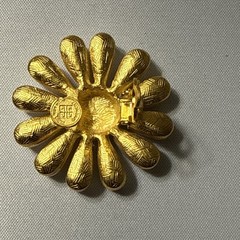 VTG GIVENCHY DAISY ONE CLIP ON EARRING