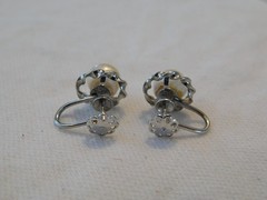 White Pearl 18K White Gold Earrings Vintage Screw Backs 750