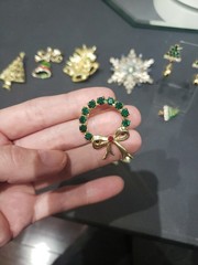 14 pc lot vtg jewelry Brooches pins earrings Christmas Trees wreath rhinestones