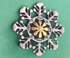 Vintage 1997 Signed LOVE, HOPE, PEACE & JOY Snowflake Brooch In Pewter