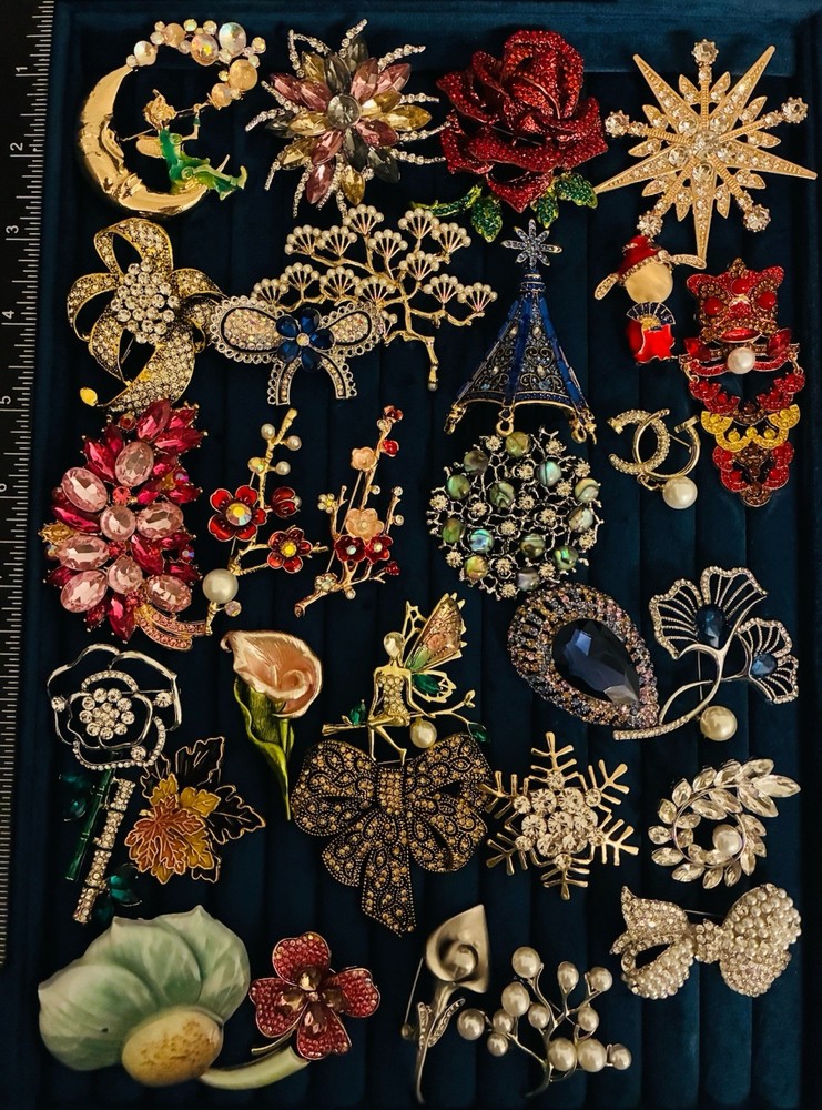 Lot of 30 Assorted Statement Brooches Floral Rhinestone Crystal Multi-Shape