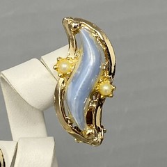 VTG Dangle Drop Earrings Clip On Blue Acrylic Faux Mini Pearl Gold Tone Wavy