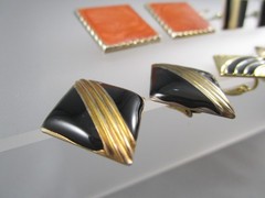 Vtg Mod Retro Varying Colors & Multi Styles LOT of 5 Clip on Earrings 195J