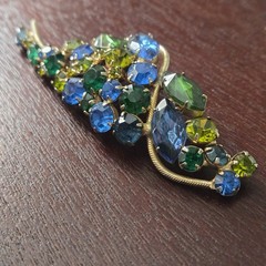 Vintage Blue Green Rhinestone Leaf Brooch Gold Tone Large 3.5″ Statement Pin