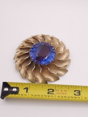 Stunning VTG Bi-Color Art Glass Sunburst Gold-Tone Brooch