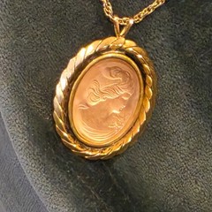 Vintage Gold Tone Intaglio Glass Cameo Necklace Oval Portrait Twisted Rope Chain