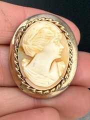 Vintage Cameo Brooch Pink Carved Gold Tone