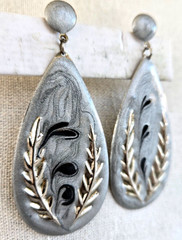Vintage Gray w Black Enamel Leaf Silver Tone Dangle Pierced Earrings 3-1/8″