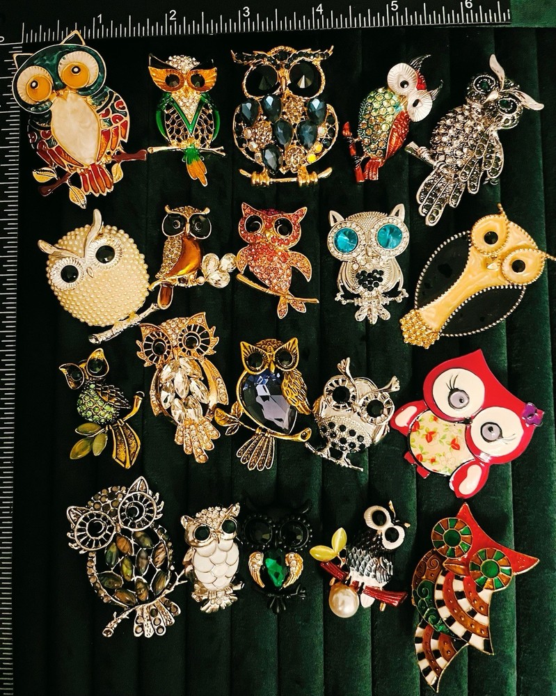 Lot of 20 Owl Brooches Mixed Styles Rhinestone Enamel Pearl Animal Pins Jewelry