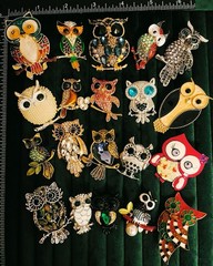 Lot of 20 Owl Brooches Mixed Styles Rhinestone Enamel Pearl Animal Pins Jewelry