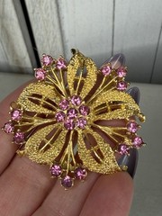 VTG Gerry’s Pink Rhinestone Brooch Gold Tone Filigree Flower MCM