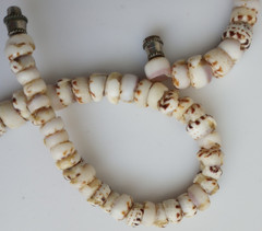 TIGER PUKA SHELL Necklace Vtg Hawaiian Barrel Clasp surfer 6-7mm, 16.75″, 30g
