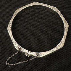 VINTAGE ESTATE STERLING SILVER HAND CARVED PUFFY OCTAGON BANGLE BRACELET 7 1/8”