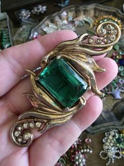 Glamorous Vintage Pot Metal Goldtone Green Glass Brooch