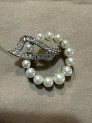 Vintage Marvella Silvertone Faux Pearl And Rhinestone Brooch – Marked