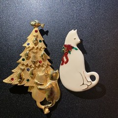 Lot of 2 JJ + VERO Enamel +CATS & FISH Xmas TREE RHINESTONE Gold Tone VINTAGE