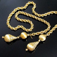 Vtg MONET “Bolero” 1961 30″ Rope Chain Lariat Necklace Runway Book Piece GP Exc