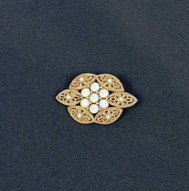 Vintage 1970’s Sarah Coventry Victoria Filigree Antique Gold Tone Pin Brooch