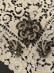 Large WEISS Smoky Gray Clear Crystal Rhinestone Brooch & Clip Earrings SET