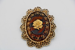 Small Wooden Jewelry box with 10 assorted vintage brooches