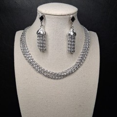 Vintage SARAH COVENTRY Multiple Chain Necklace & Clip On Earrings. 17.100