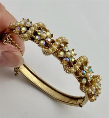 1950’s AB Rhinestones & Faux Pearls Gold T. Hinged Bangle Bracelet – Sz. medium