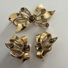 Vintage Signed B.G. Gold Tone Amber Brown Rhinestone Brooch and Earrings Set