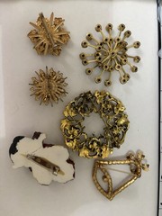 6 Vintage Christmas Holiday Winter Themed Brooches/pins Unsigned