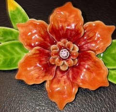 VINTAGE RESIN POINSETTIA LIGHTWEIGHT BROOCH Clothing Accessory Pin