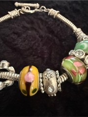 Vintage 8.5” European Charm Bracelet Floral Lampwork Glass Beads Silver Tone