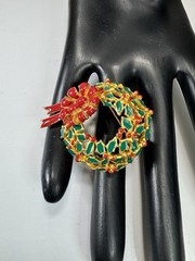 Vero Christmas Wreath Brooch Red Green Gold Enamel Holiday Bow Pin