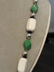 ￼Vtg PLASTIC SINGLE STRAND WHITE AND GREEN NECKLACE – 1960’s- Costume Jewelry