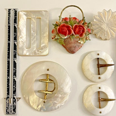 VINTAGE GROUP LOT MOP BUCKLES BROOCHES SHELL ART ABALONE BLADE