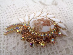 Vintage Verified JULIANA D&E Gold Fluss & Rhinestone BROOCH & EARRINGS SET