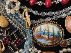 LARGE LOT ESTATE VINTAGE & NOW JEWELRY ALL WEARABLE MANY SIGNED OVER 40 PCS