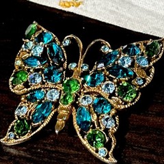 VINTAGE REGENCY SIGNED GOLD GILT TEAL BABY BLUE GREEN RHINESTONE BUTTERFLY