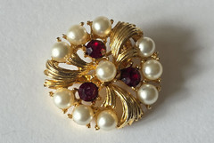 Vintage Red Rhinestone Faux Pearl Swirl Round Gold Tone Brooch