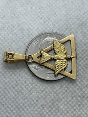 VINTAGE HANDMADE 19K Yellow Gold FLYING BIRD TRIANGLE Charm Pendant w/17K Lock