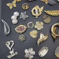 30+ Brooches Various Designs, Colors, Sizes Little To No Wear Vintage-Modern