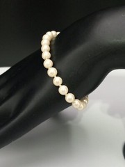 CAROLEE Gold Tone Hand Knotted White Faux Pearls Box Closure Size 7 Bracelet