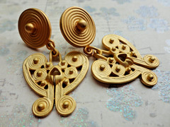 VTG TAIRONA PRE-COLOMBIAN STYLE 24K GOLD PLATED BUTTERFLY PIERCED DROP EARRINGS