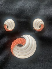 Vintage Trifari White Enamel And Coral Beaded 4 Pc Set