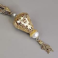 Vintage Celebrity Tassel Necklace Teardrop Imitation Pearl Layered Gold Tone 24″