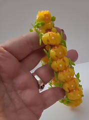 Vintage Women’s Stretch Bracelet UV Glow Multicolor Lucite Plastic Flower Leaves