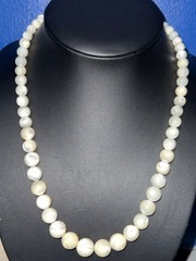 Vintage Round Iridescent Mother of Pearl Graduated Bead Necklace